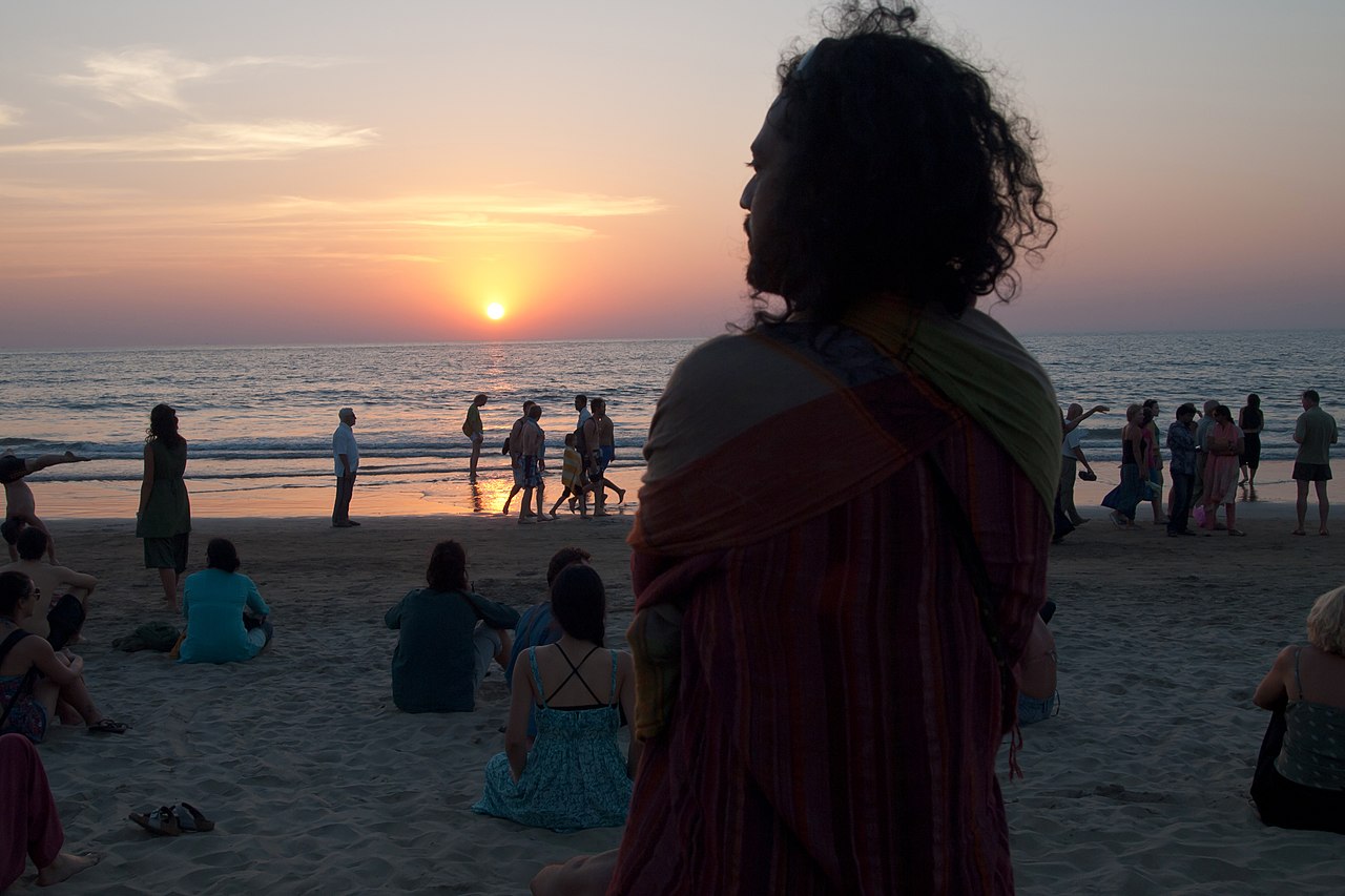Paragliding Cliff — Mumbai to Arambol Beach trip