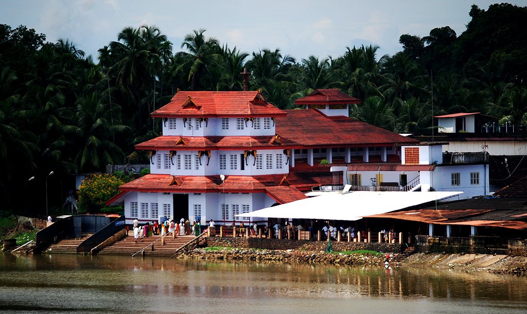 Parassinikkadavu Muthappan Temple in Parassinikkadavu Muthappan Temple, Kerala