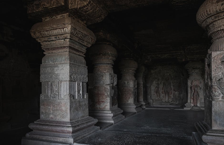 Kailasa Temple (Ellora Cave 16) — Mumbai to Grishneshwar Temple trip