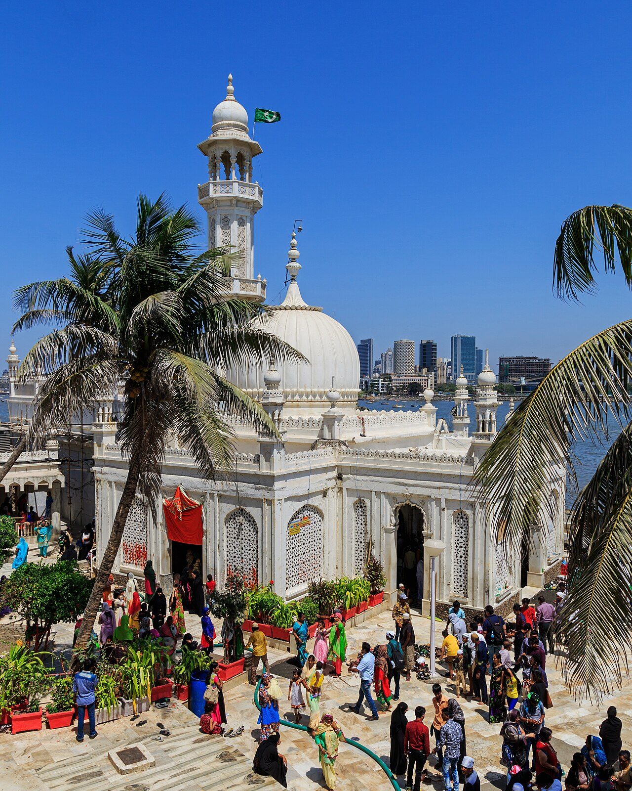 Causeway Walk in Haji Ali Dargah